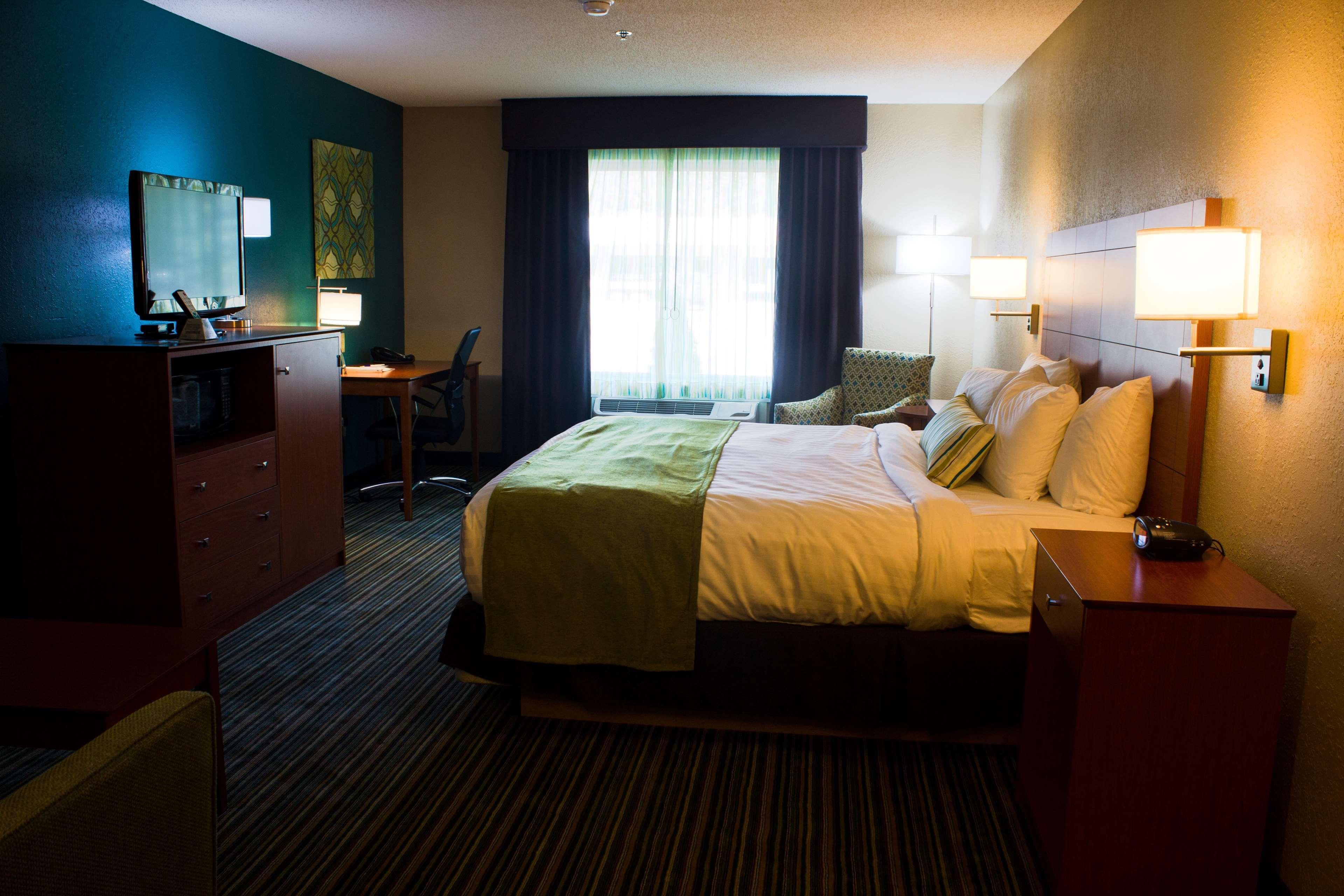 BEST WESTERN Plus Menomonie Inn&Suites Extérieur photo