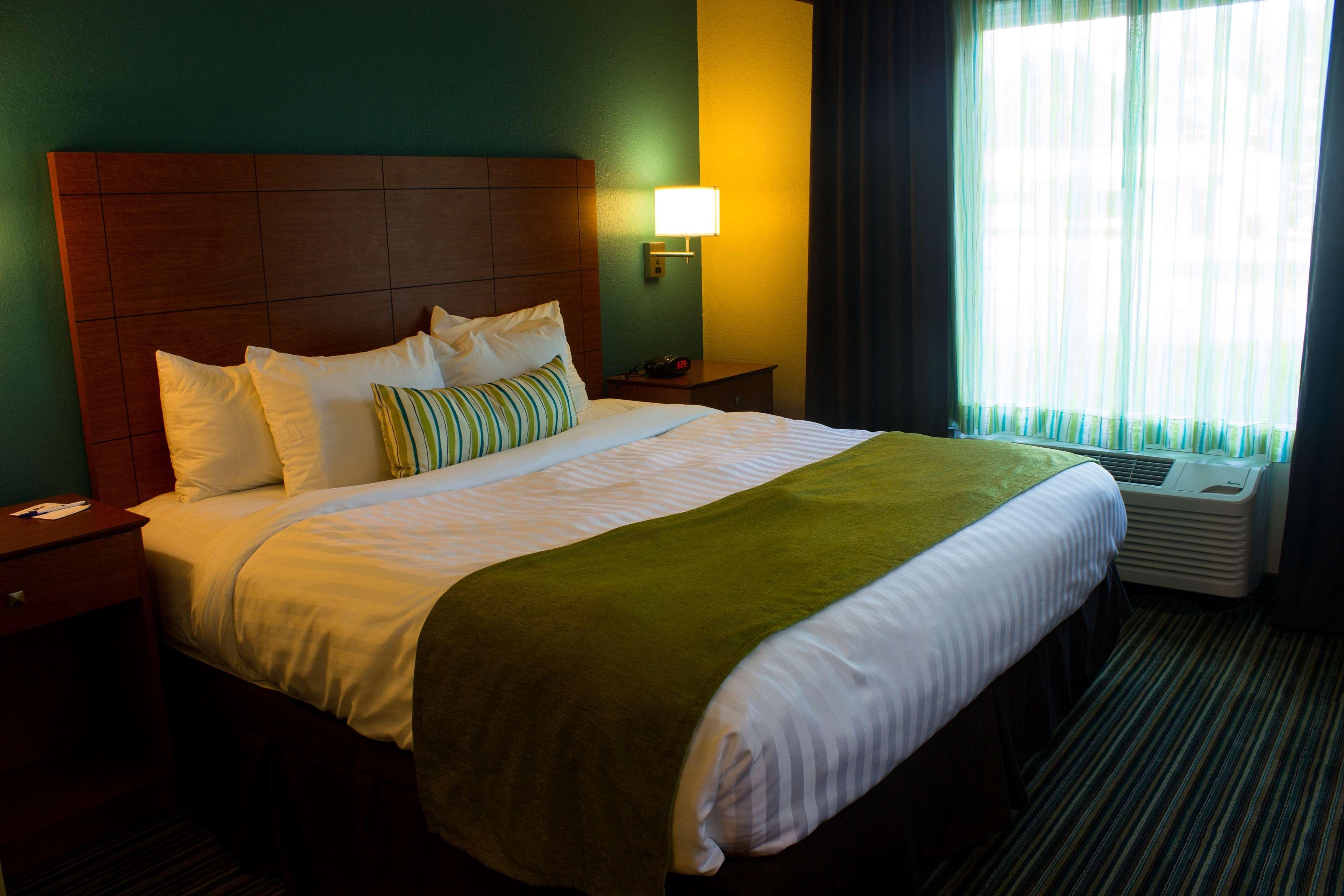 BEST WESTERN Plus Menomonie Inn&Suites Extérieur photo