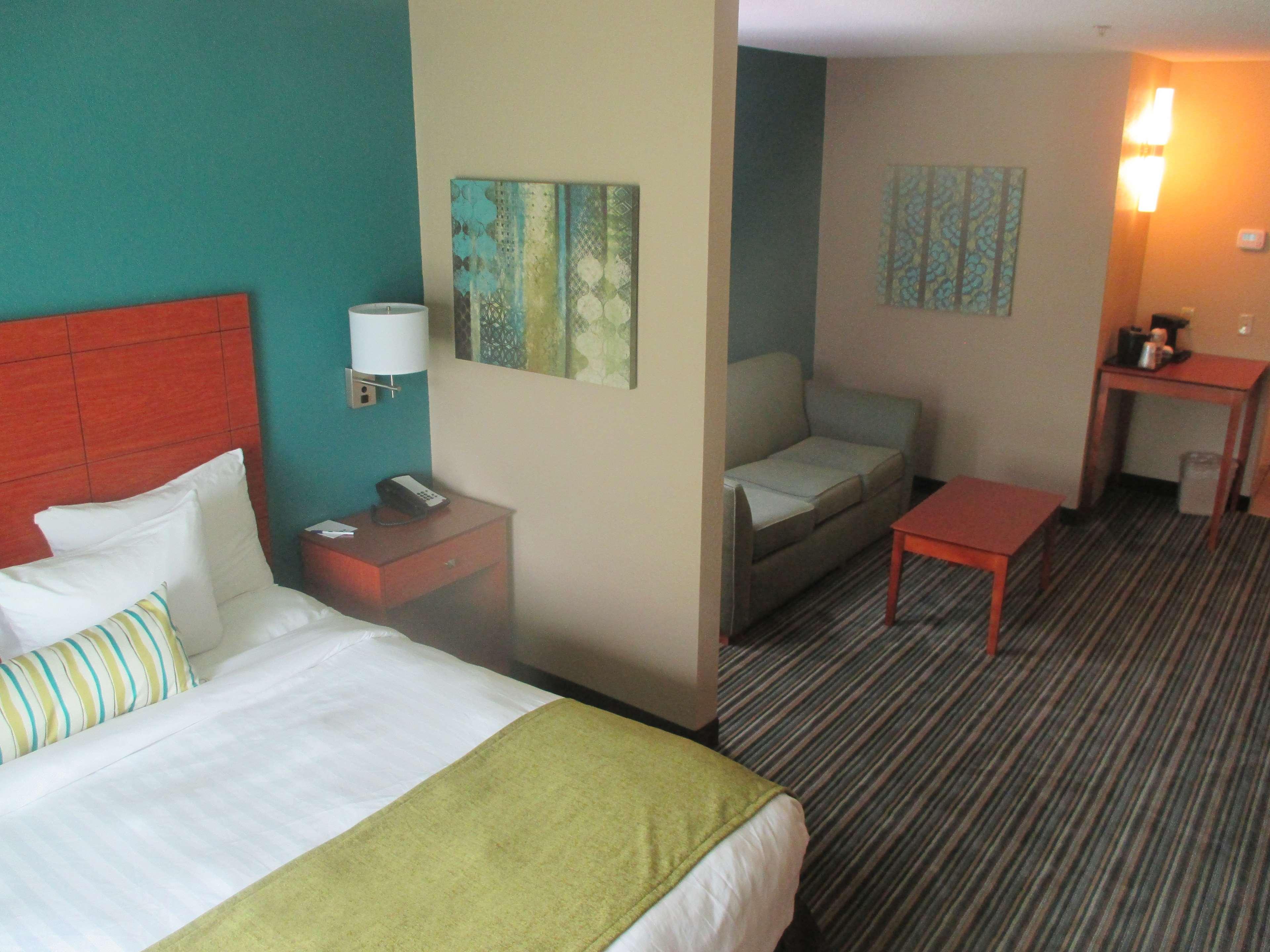 BEST WESTERN Plus Menomonie Inn&Suites Extérieur photo