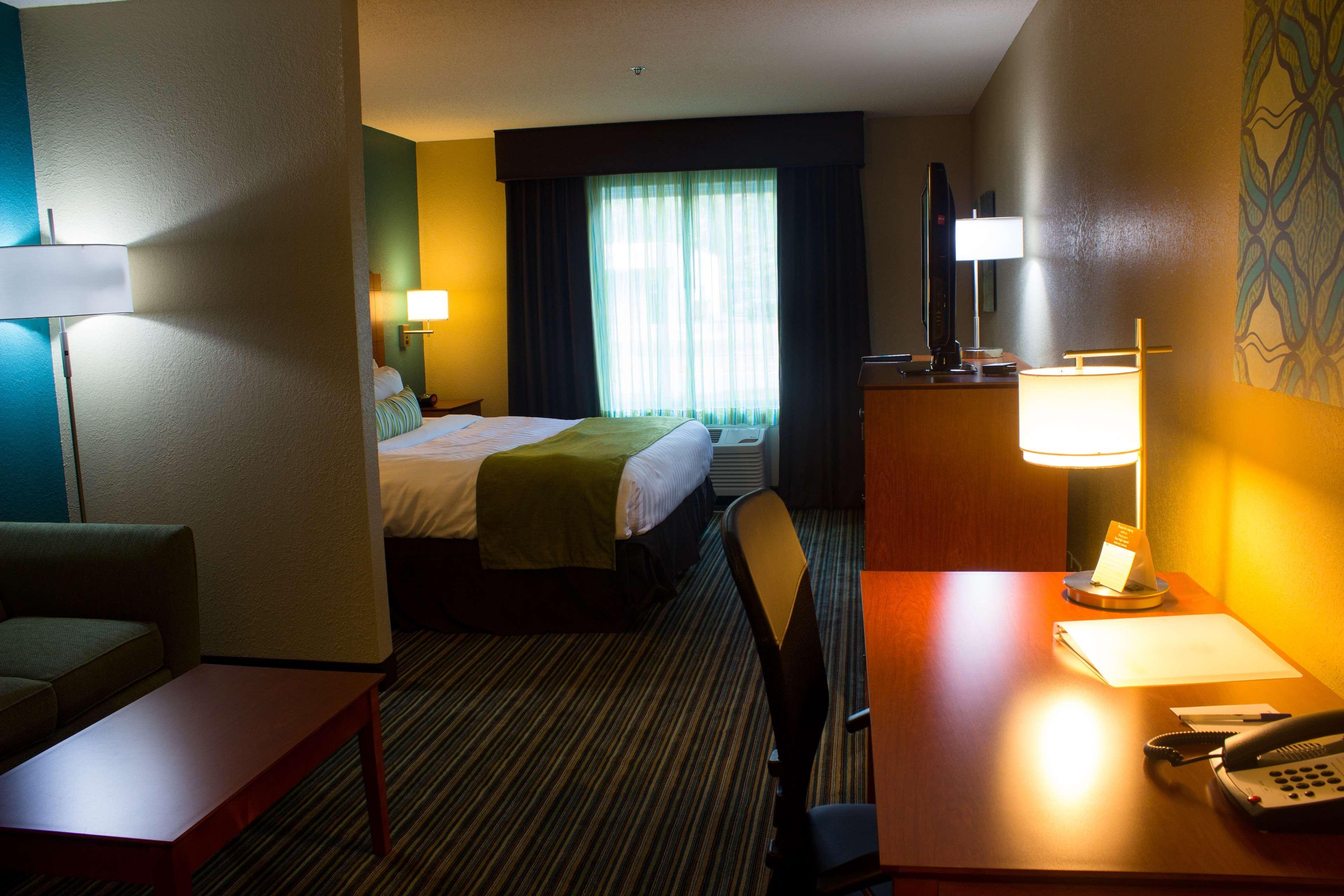 BEST WESTERN Plus Menomonie Inn&Suites Extérieur photo