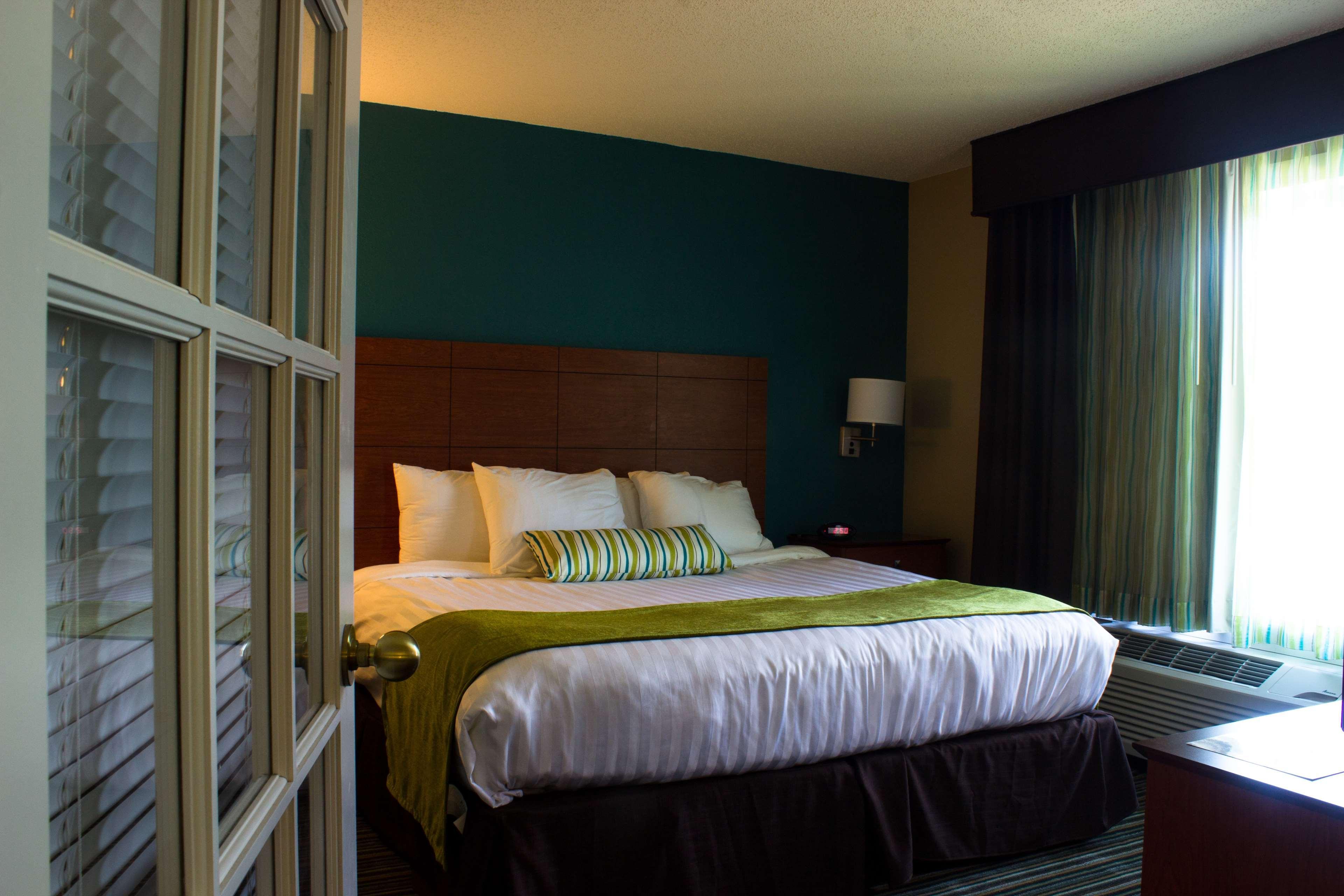 BEST WESTERN Plus Menomonie Inn&Suites Extérieur photo
